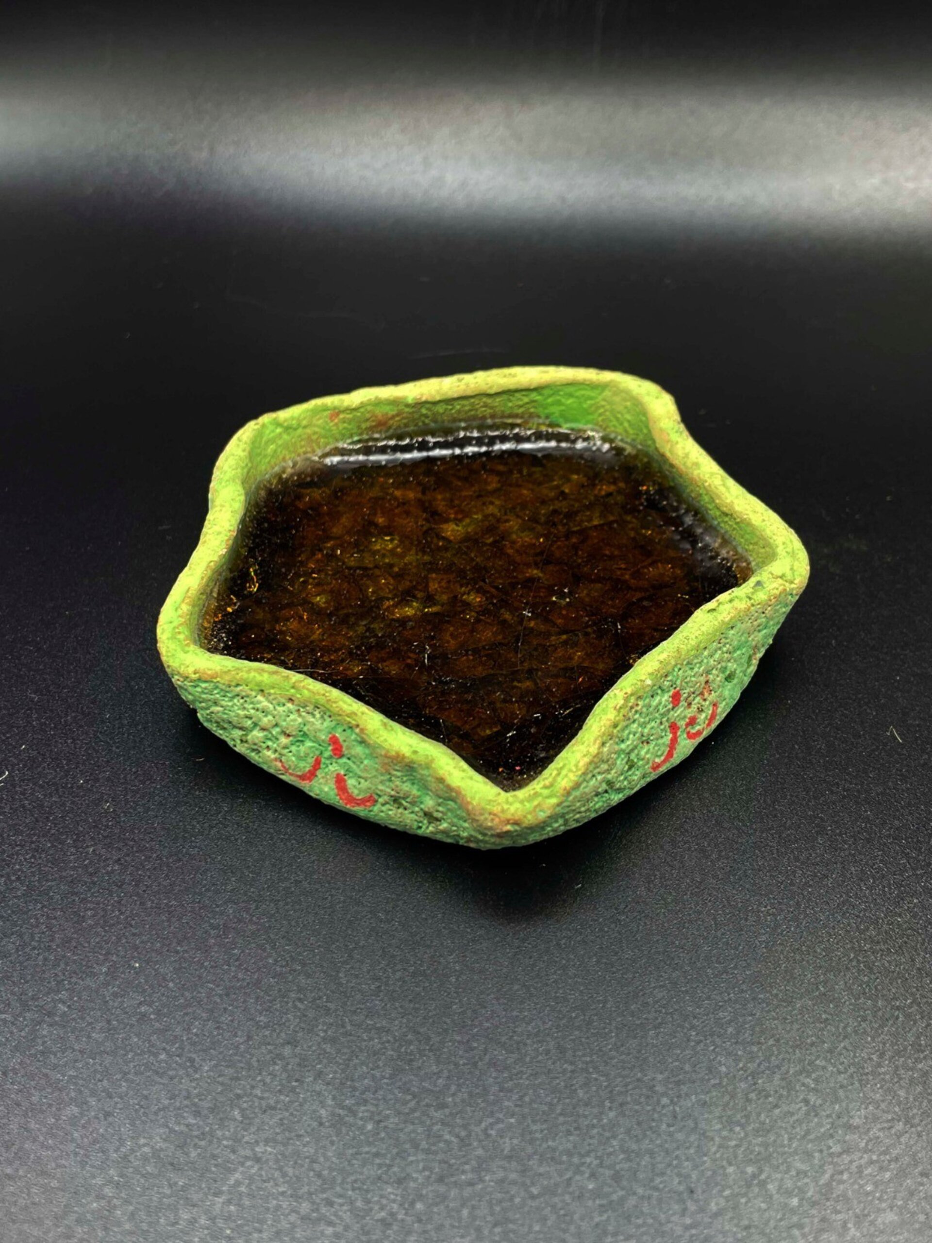 Bandeja con cristal fundido sobre barro refractario en monocción - 4