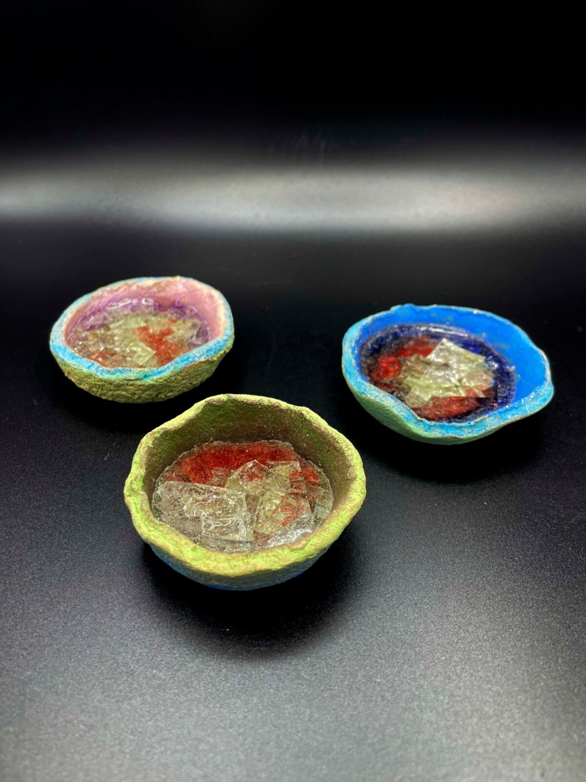 Bandeja con cristal fundido sobre barro refractario en monocción - 2