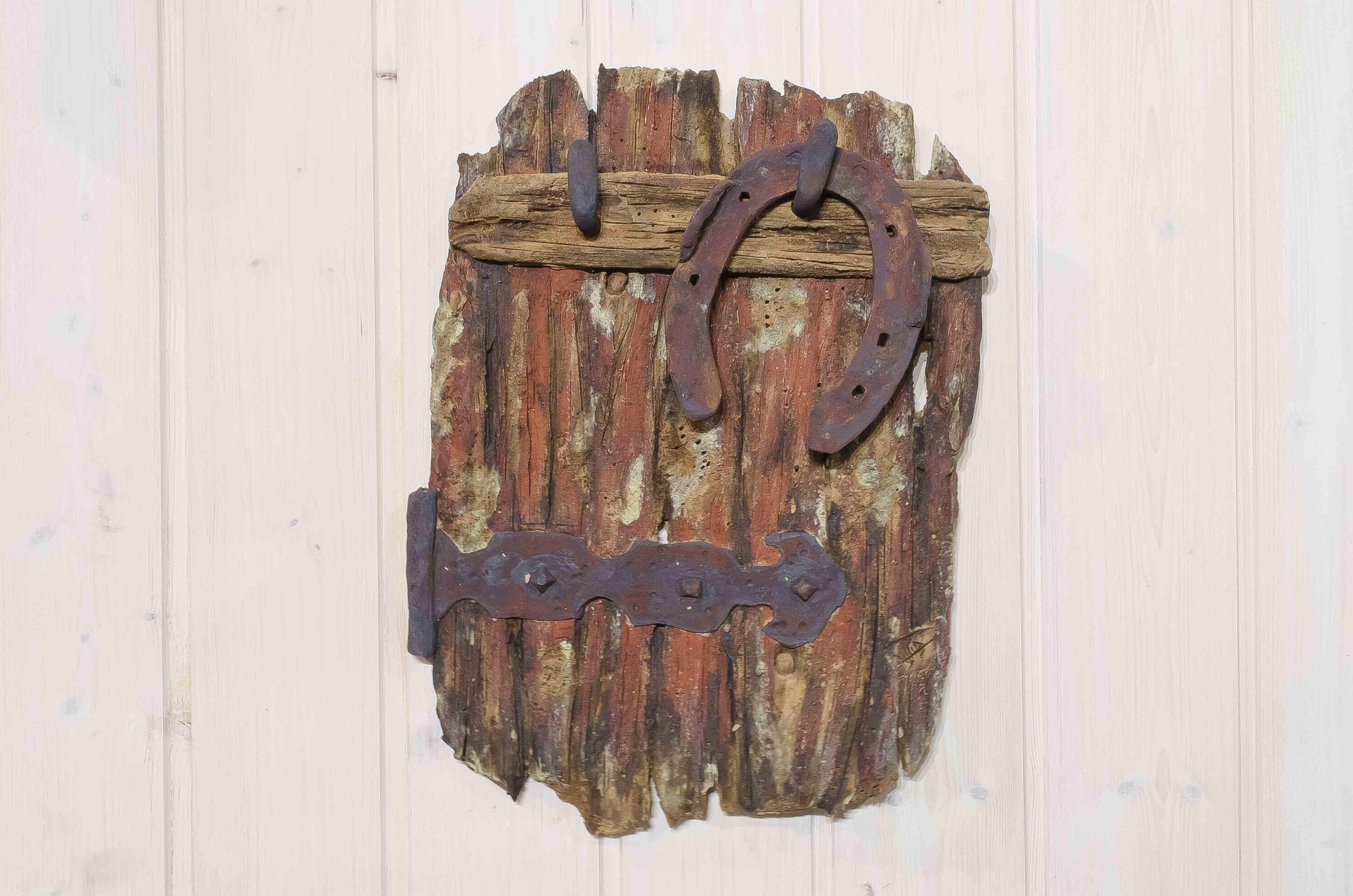 Tabla con herrajes de cerámica artística - 3