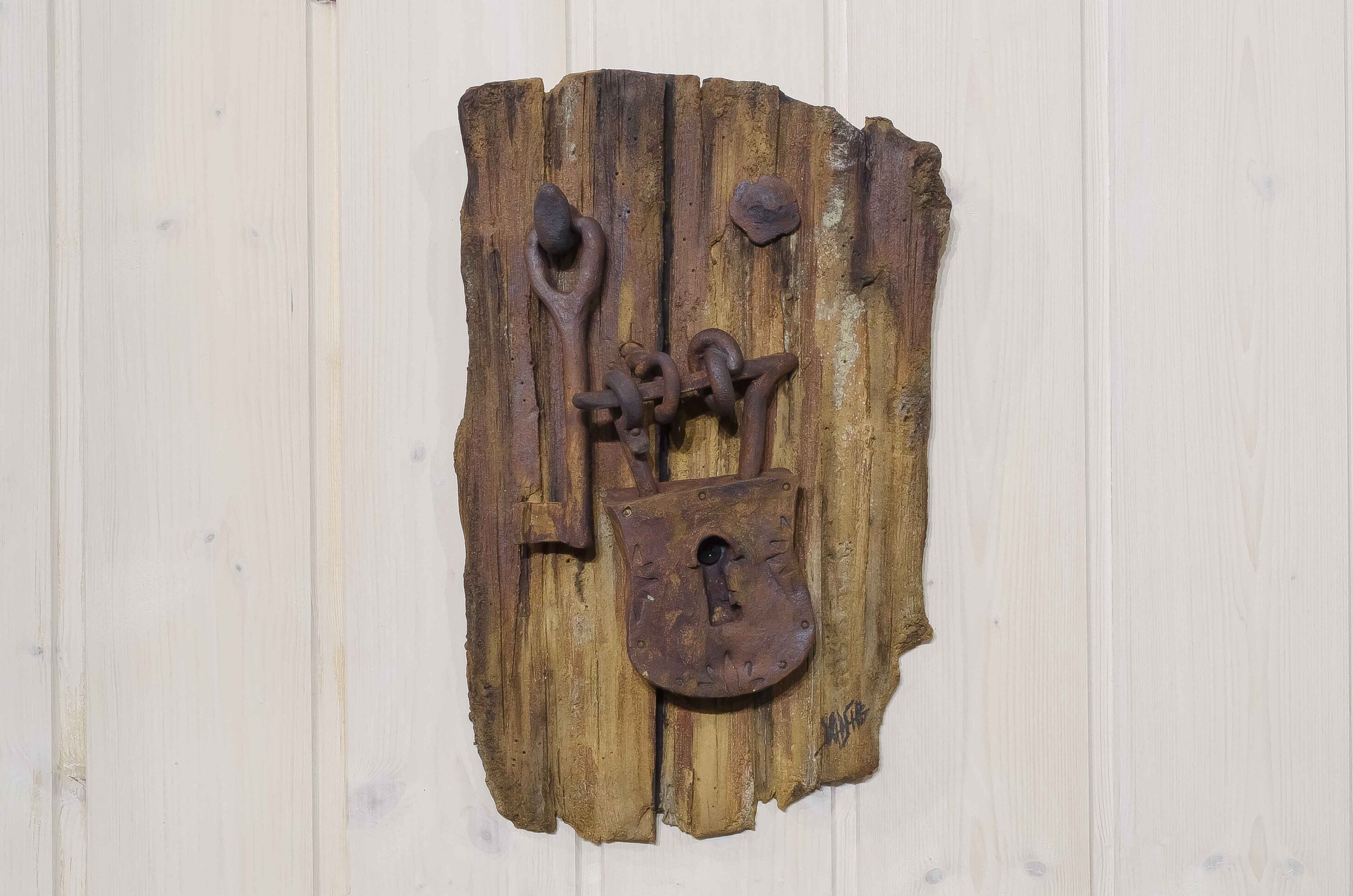 Tabla con herrajes de cerámica artística - 2