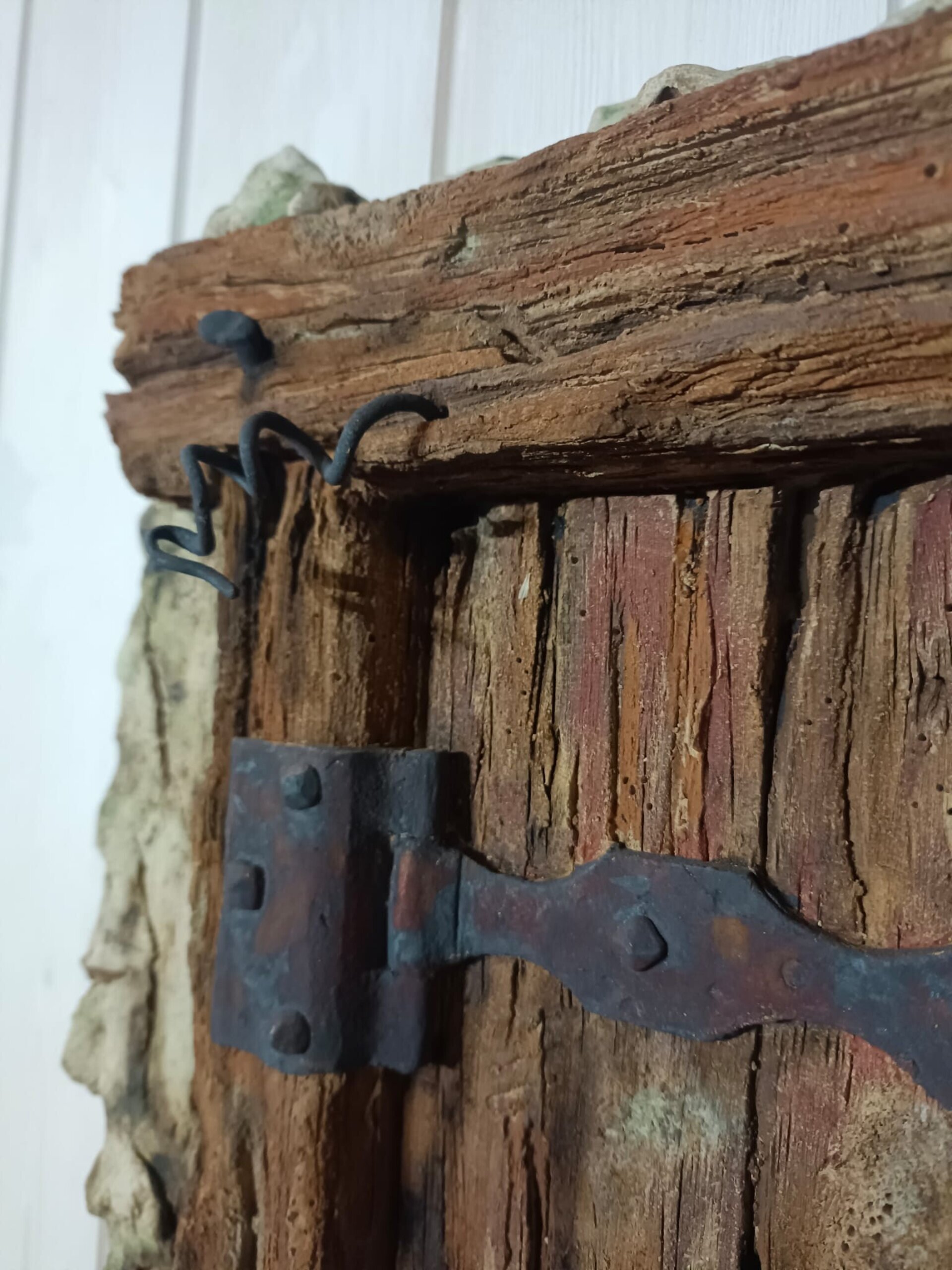 Puerta de establo roja de cerámica artística - 2